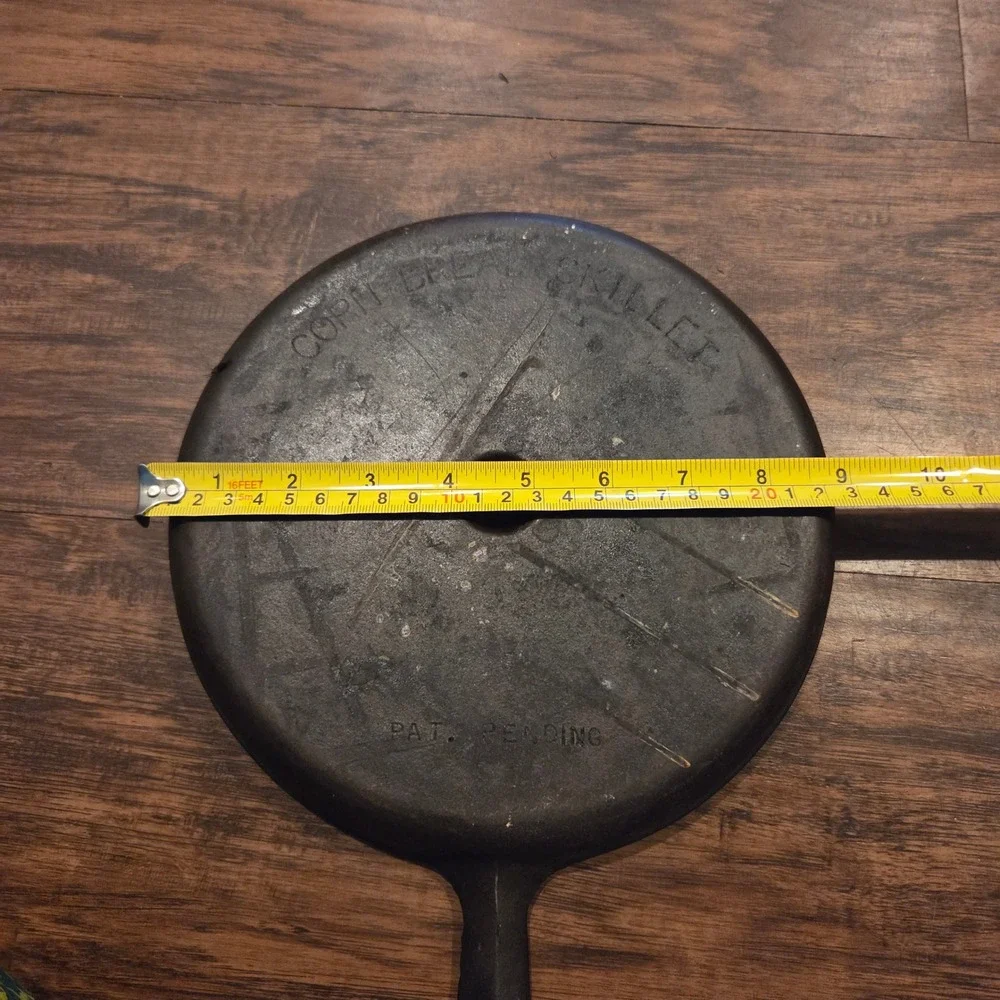 Vintage Cast Iron Cornbread Wedge Skillet 8 Section Pan Pat Pending 9 Inch